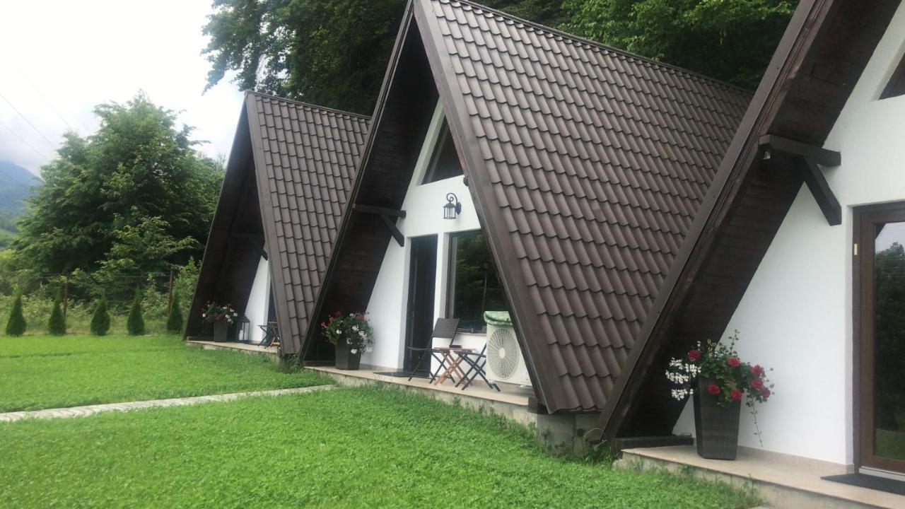 Casutele De Sub Padure Hotel Avrig Exterior photo